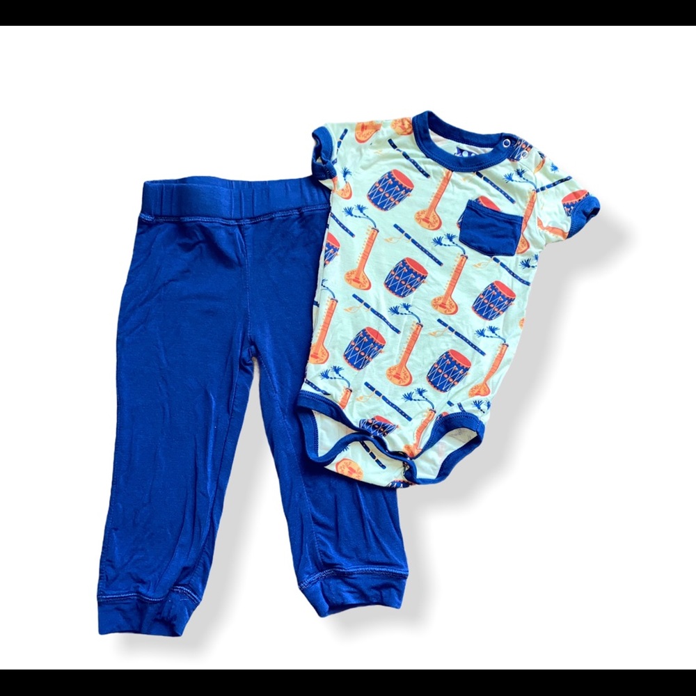 Kickee pants set